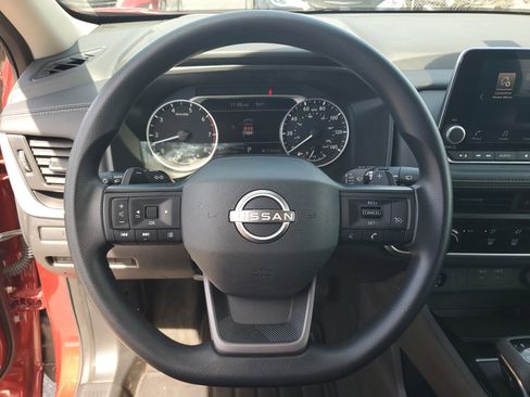 Certified 2025 Nissan Rogue S FWD image 16