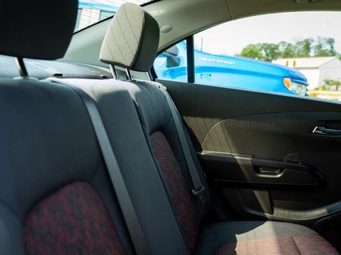Used 2018 Chevrolet Sonic LT w/ Convenience Package FWD image 9
