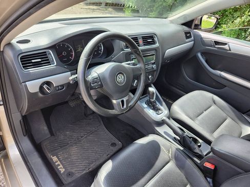 Used 2013 Volkswagen Jetta SE FWD image 16