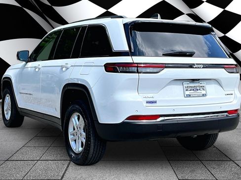 Used 2023 Jeep Grand Cherokee Laredo w/ Luxury Tech Group I AWD/4WD image 12