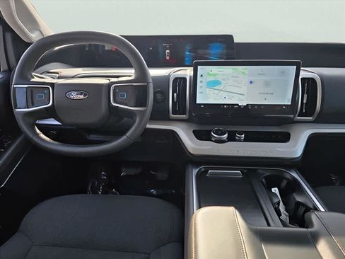 Used 2025 Ford Expedition Active image 15