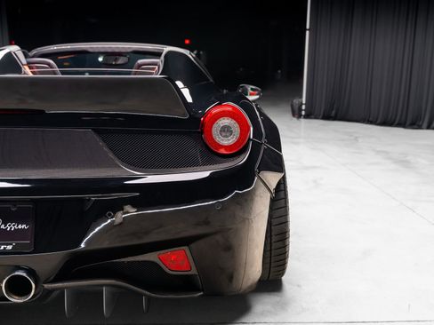 Used 2013 Ferrari 458 Spider image 37