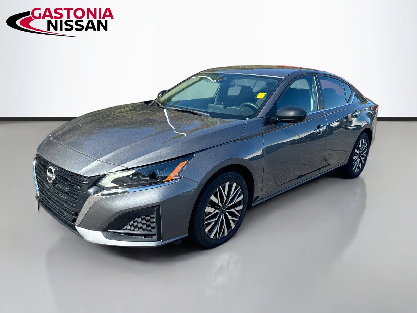 Used 2025 Nissan Altima 2.5 SV FWD image 3
