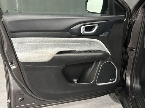 Used 2022 Jeep Compass Latitude w/ Sun and Sound Group AWD/4WD image 10