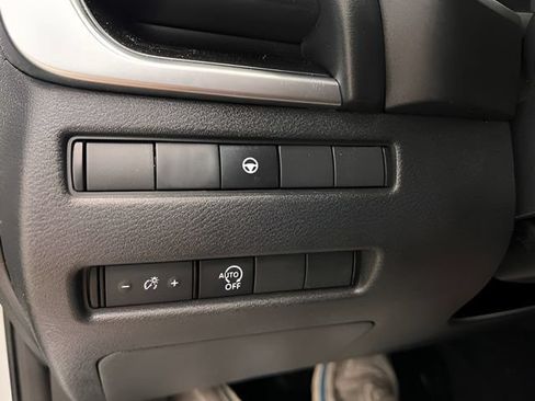Used 2023 Nissan Rogue SV AWD/4WD image 19