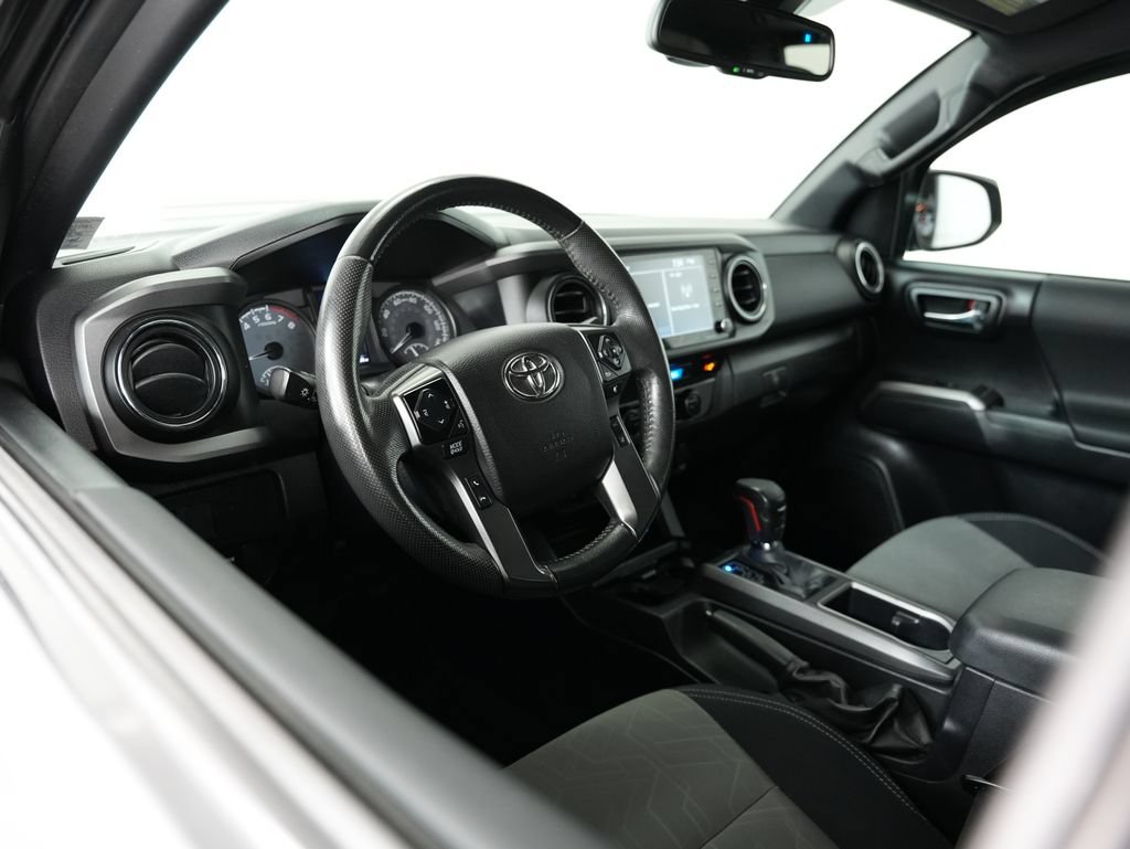 Used 2021 Toyota Tacoma TRD Sport w/ Technology Package AWD/4WD image 6