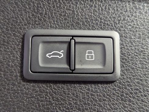 Used 2022 Audi Q5 2.0T Premium w/ Convenience Package image 21