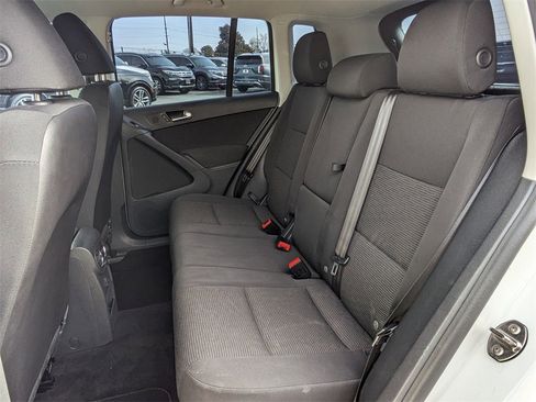 Used 2017 Volkswagen Tiguan Limited w/ Premium Package image 14
