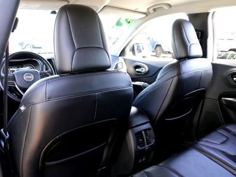 Used 2021 Jeep Cherokee Latitude Plus image 23