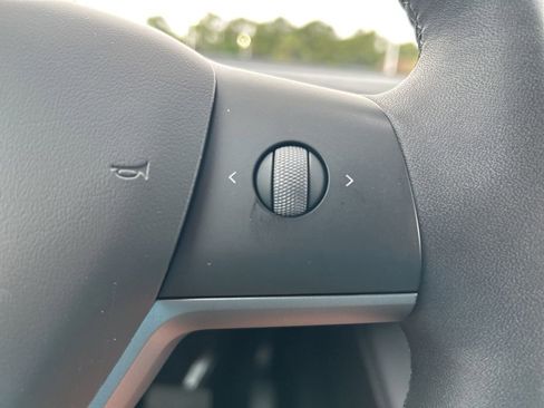 Used 2025 Tesla Model Y Long Range RWD image 24