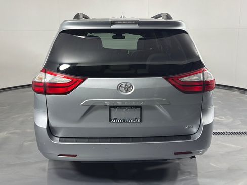 Used 2019 Toyota Sienna XLE w/ XLE Navigation Package FWD image 6