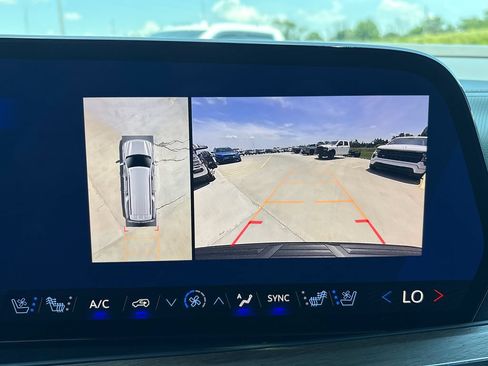 Used 2026 Chevrolet Suburban High Country AWD/4WD image 28