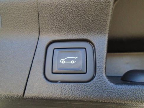 Used 2023 GMC Acadia SLT w/ Elevation Edition image 30