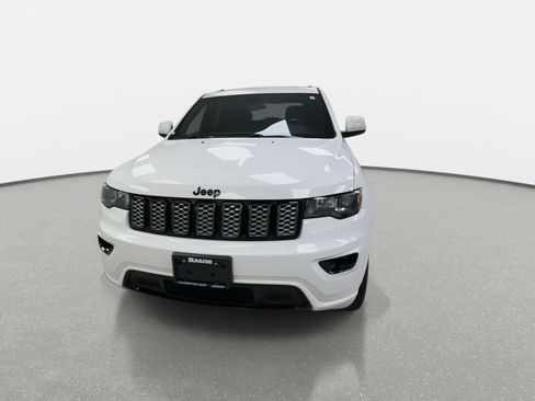 Used 2021 Jeep Grand Cherokee Laredo X AWD/4WD image 4
