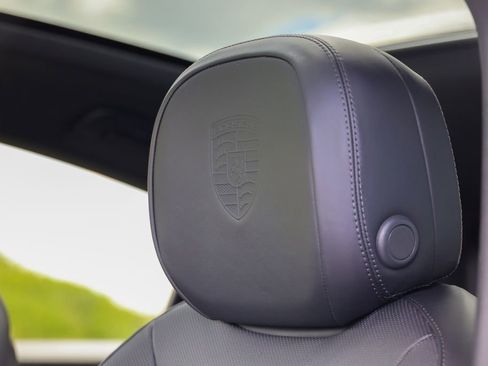 Certified 2025 Porsche Cayenne S AWD/4WD image 39