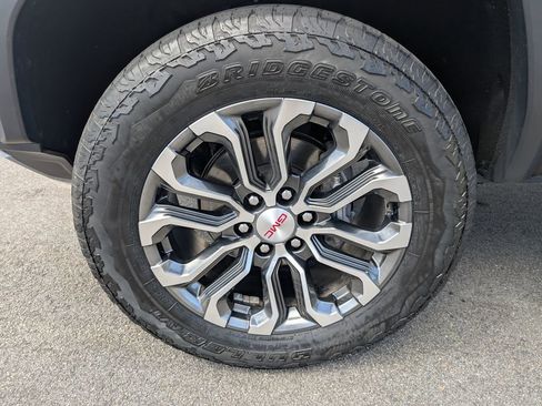 Used 2023 GMC Canyon Denali w/ Denali Black Edition image 12