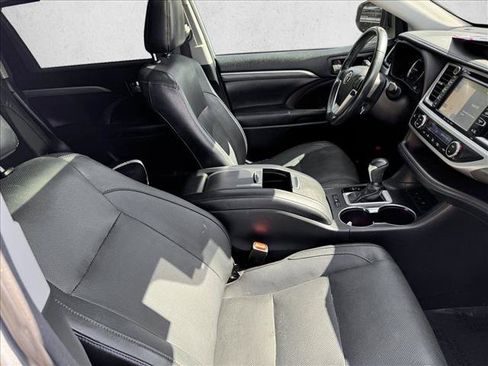 Certified 2018 Toyota Highlander Limited Platinum AWD/4WD image 20