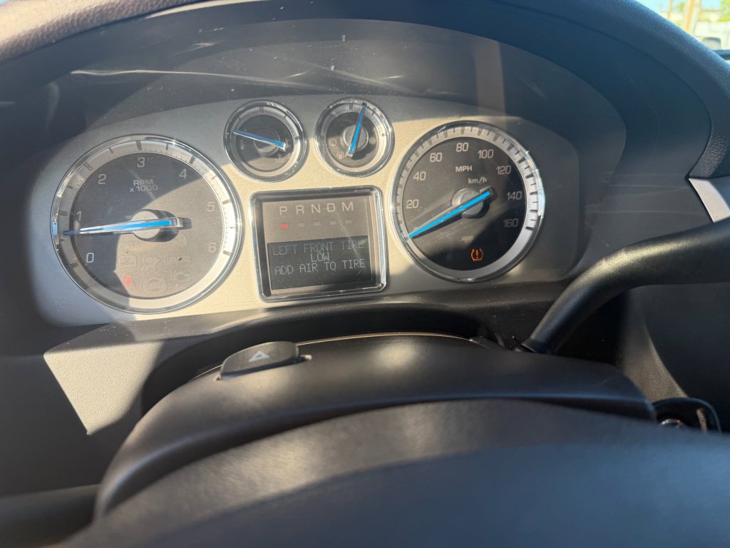 Used 2012 Cadillac Escalade Luxury AWD/4WD image 12