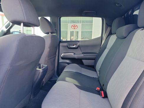 Used 2020 Toyota Tacoma TRD Sport AWD/4WD image 11