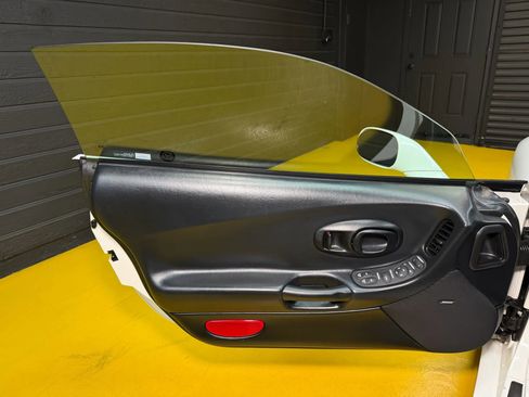 Used 2002 Chevrolet Corvette Coupe w/ Preferred Equipment Group2 image 20