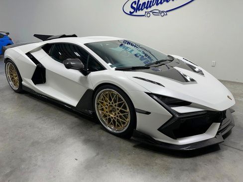 Used 2024 Lamborghini Revuelto AWD/4WD image 1