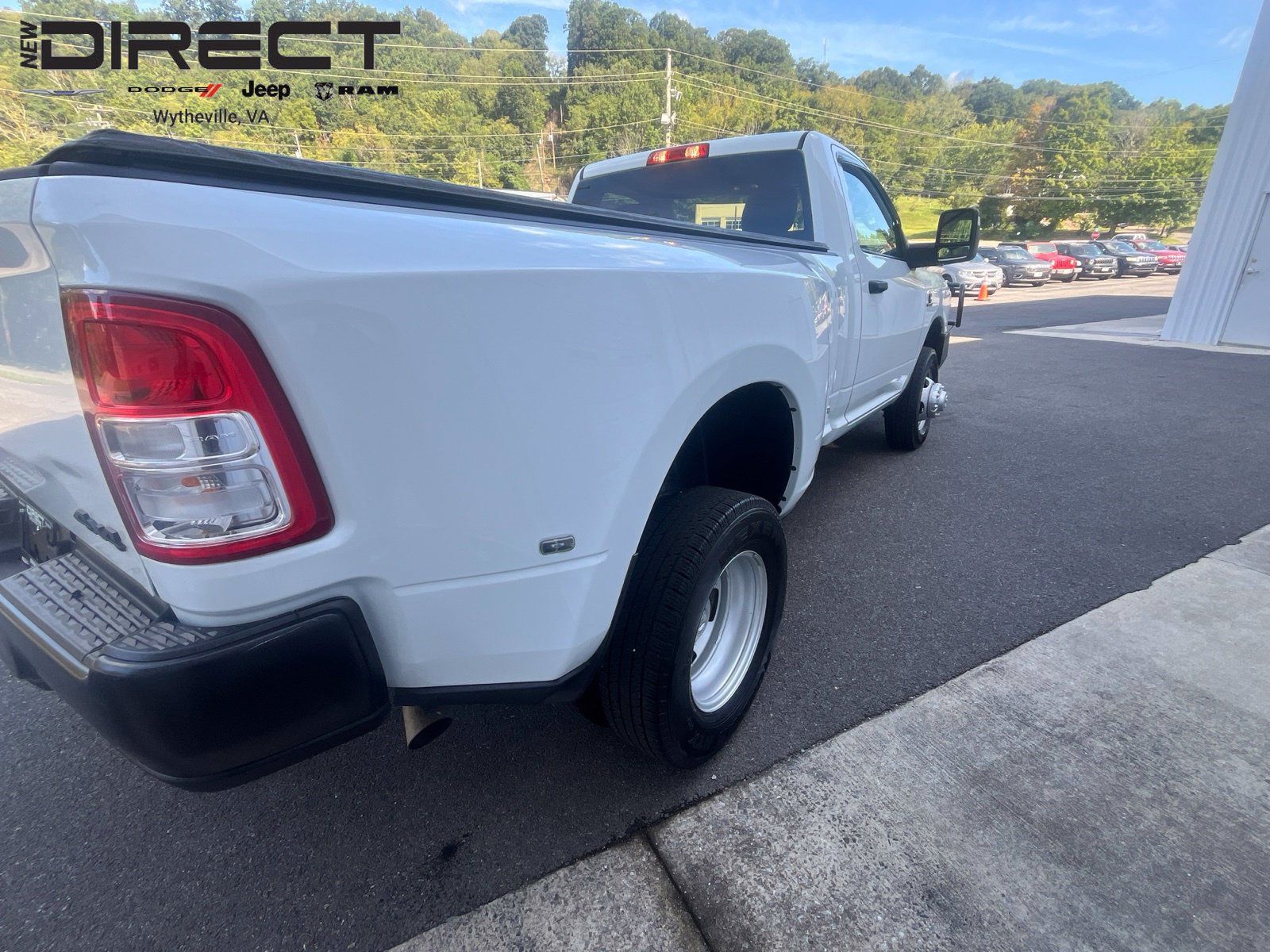 Used 2024 RAM 3500 Tradesman w/ Convenience Group AWD/4WD image 7