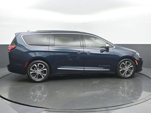 Used 2022 Chrysler Pacifica Pinnacle FWD image 6