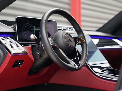 Used 2023 Mercedes-Benz S 580 4MATIC Sedan image 3