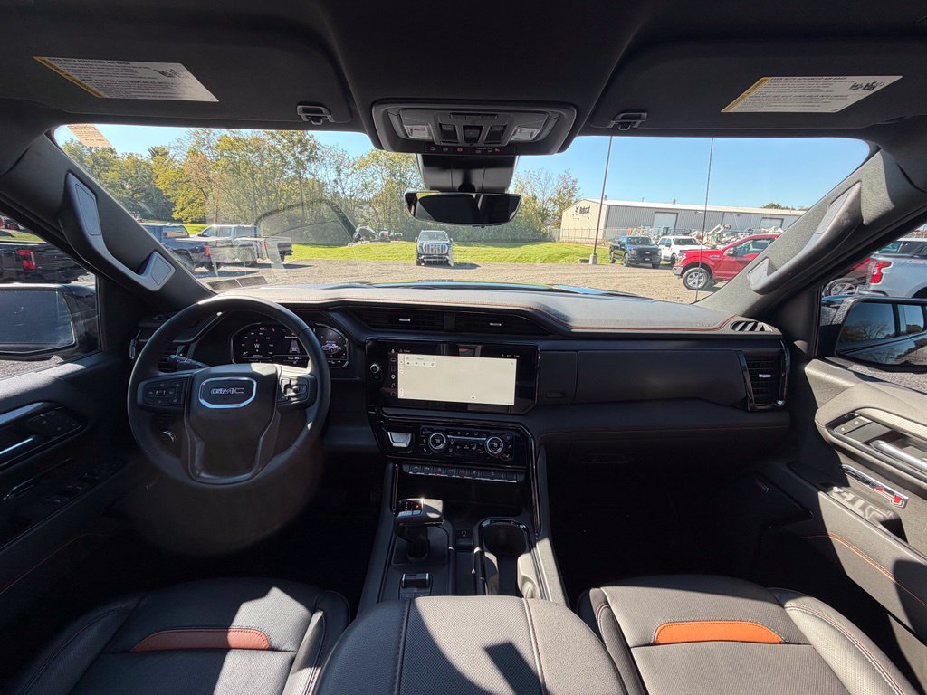 Used 2025 GMC Sierra 1500 AT4 w/ Technology Package AWD/4WD image 9