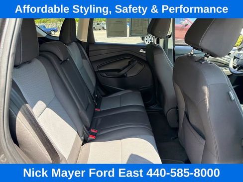 Used 2017 Ford Escape SE w/ Equipment Group 201A FWD image 18