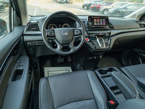 Used 2025 Honda Odyssey Elite image 38