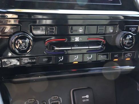 New 2025 Jeep Grand Cherokee Altitude AWD/4WD image 28