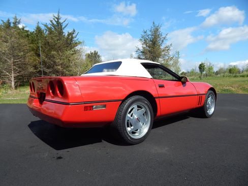 Used 1988 Chevrolet Corvette Convertible RWD image 5
