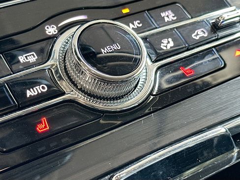 Used 2022 Lincoln Nautilus FWD w/ Premium Package image 20