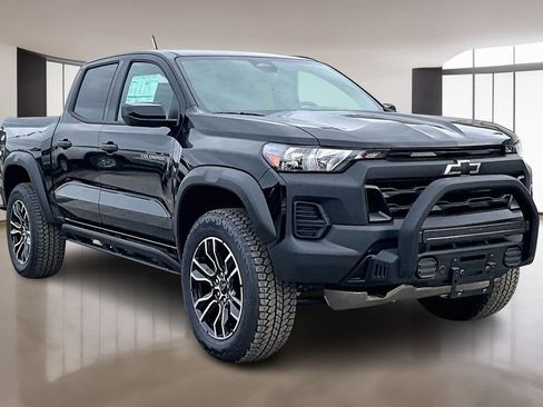 New 2026 Chevrolet Colorado Trail Boss w/ Off-Road Front Bumper Package AWD/4WD image 2