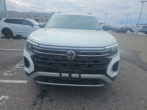 Used 2024 Volkswagen Atlas Peak Edition SEL image 6