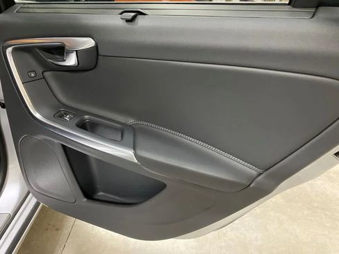 Used 2018 Volvo S60 T5 Inscription image 36