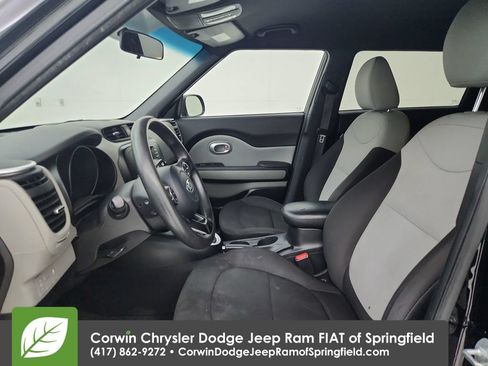 Used 2015 Kia Soul FWD image 18