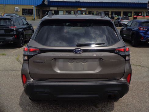 Used 2025 Subaru Forester Premium AWD/4WD image 6