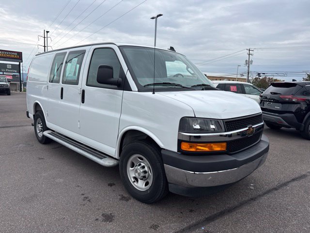 Used 2025 Chevrolet Express 2500 w/ Driver Convenience Package RWD image 3