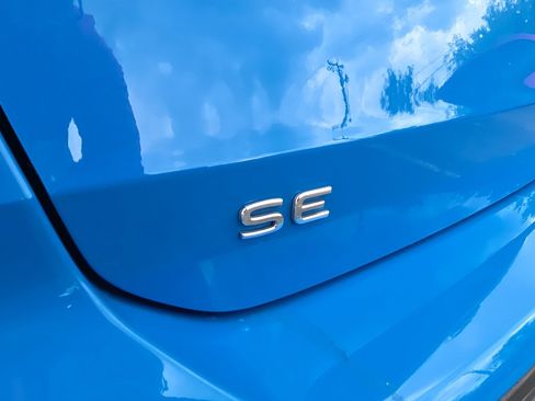 Used 2022 Volkswagen Taos SE w/ Panoramic Sunroof Package image 18