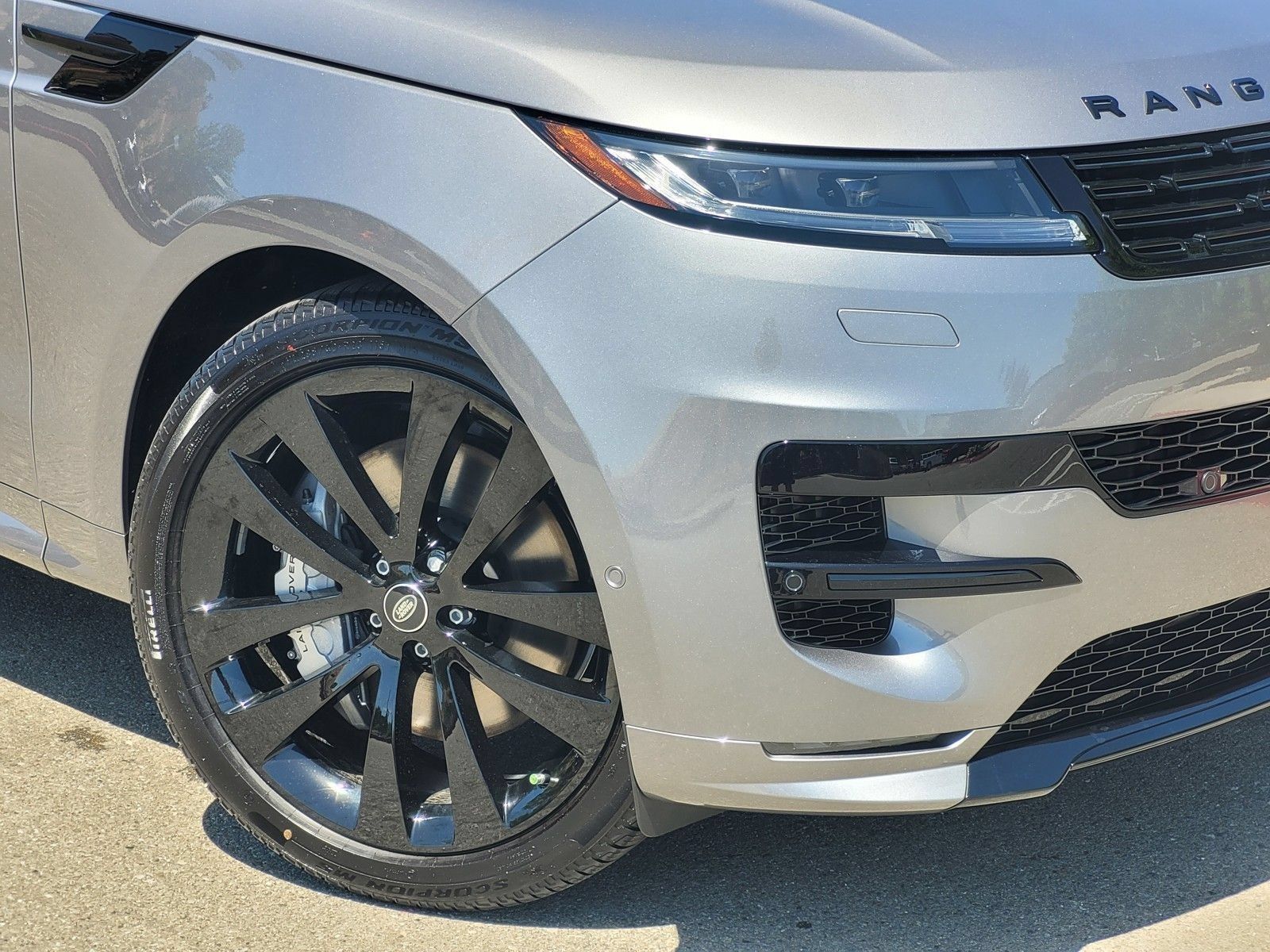 New 2025 Land Rover Range Rover Sport Dynamic SE AWD/4WD image 7