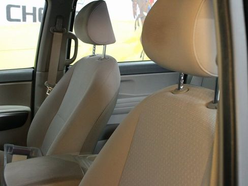 Used 2018 Kia Sedona L image 18