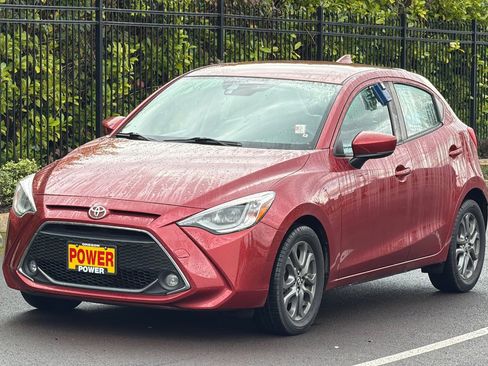 Used 2020 Toyota Yaris XLE image 8