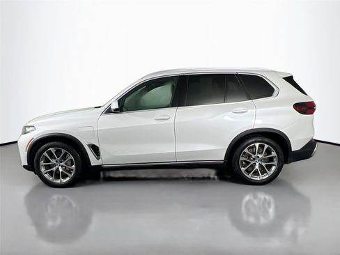Certified 2024 BMW X5 xDrive50e w/ Premium Package image 3