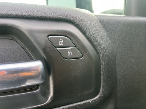 Used 2021 Chevrolet Silverado 2500 Custom w/ Custom Value Package image 15