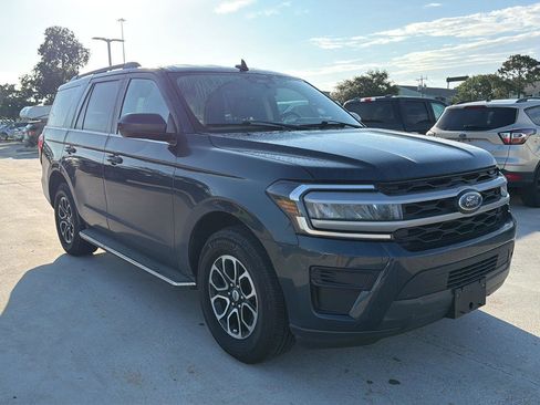 Used 2022 Ford Expedition XLT RWD image 2