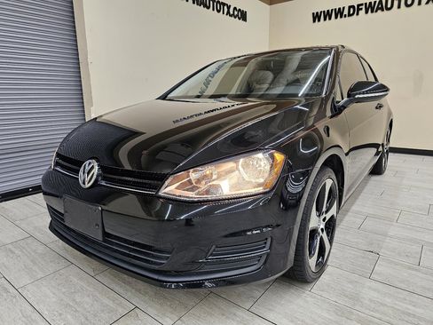 Used 2016 Volkswagen Golf S image 2