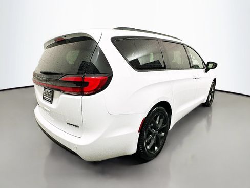 New 2026 Chrysler Pacifica Limited w/ S Appearance Package FWD image 22