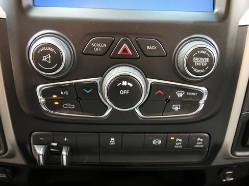 Used 2016 RAM 2500 SLT w/ Luxury Group AWD/4WD image 30
